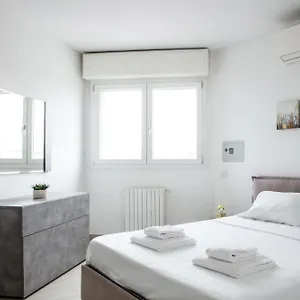 dehomes-luxury-navigli.italymilanhotels.net/